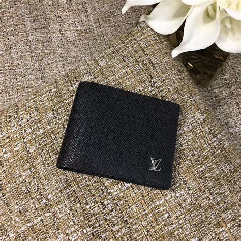 louis vuitton taiga wallet